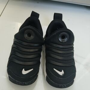 Nike Kids Black Slip-On Wave Sneakers with White Swoosh